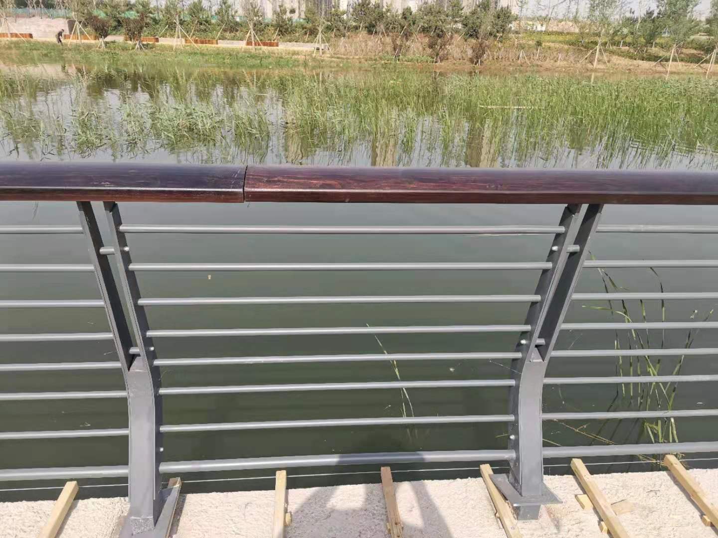 松原市桥梁防撞护栏河道护栏 - 价格